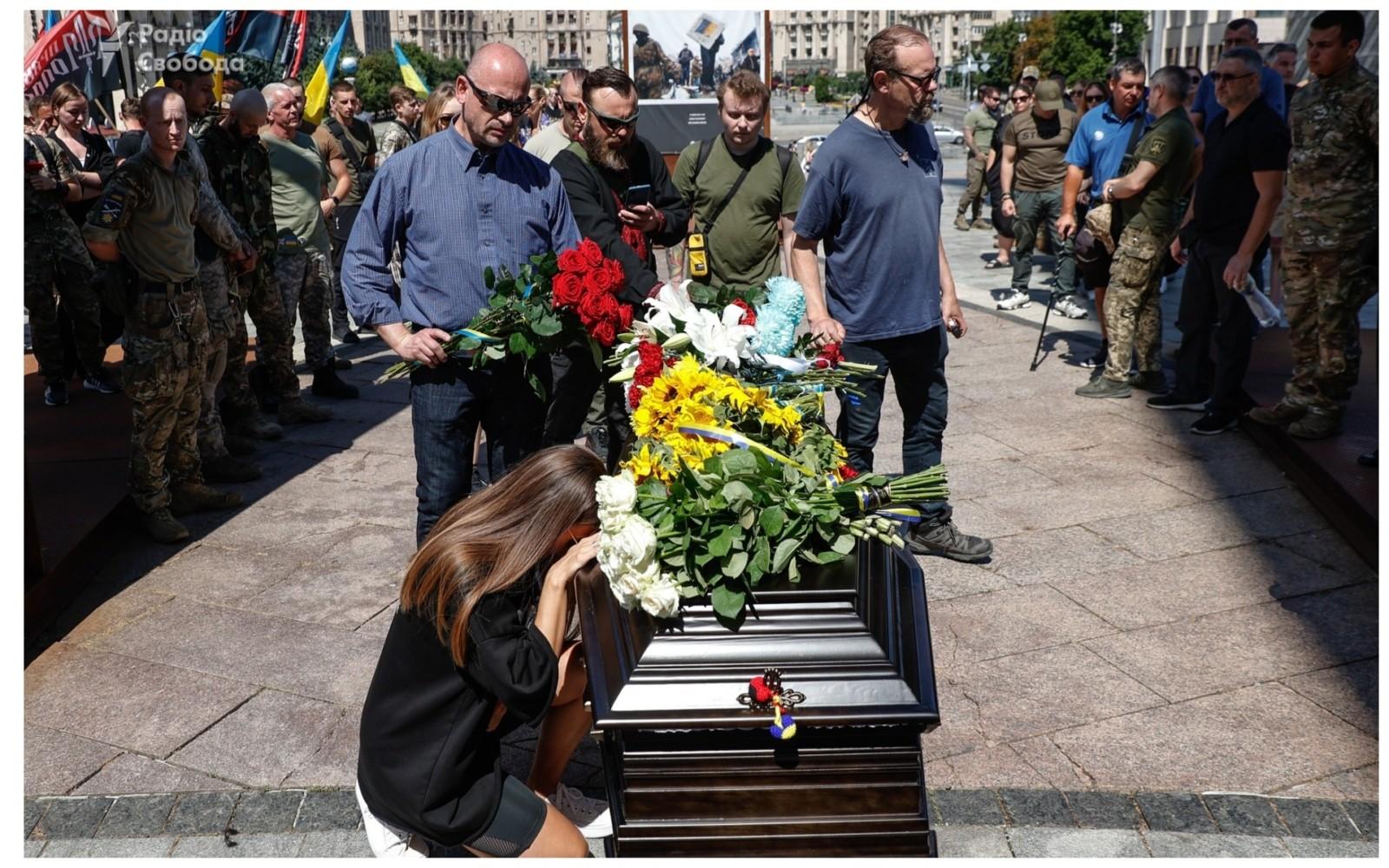 «Hasta La Vista» пішов назавжди: у Києві попрощались з відомим волонтером і бойовим медиком з Британії