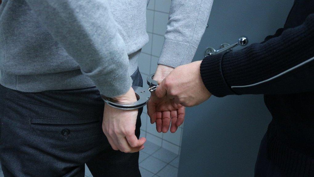 “Солодкий” бізнес на продавцях з базарів: чиновник заробив хабарями на роки за ґратами