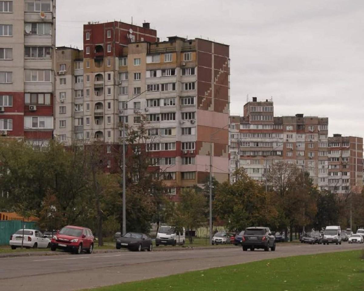 Під школою на Троєщині пролунав вибух – що сталося
