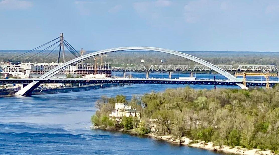 Рух Подільським мостом обмежили під час повітряних тривог