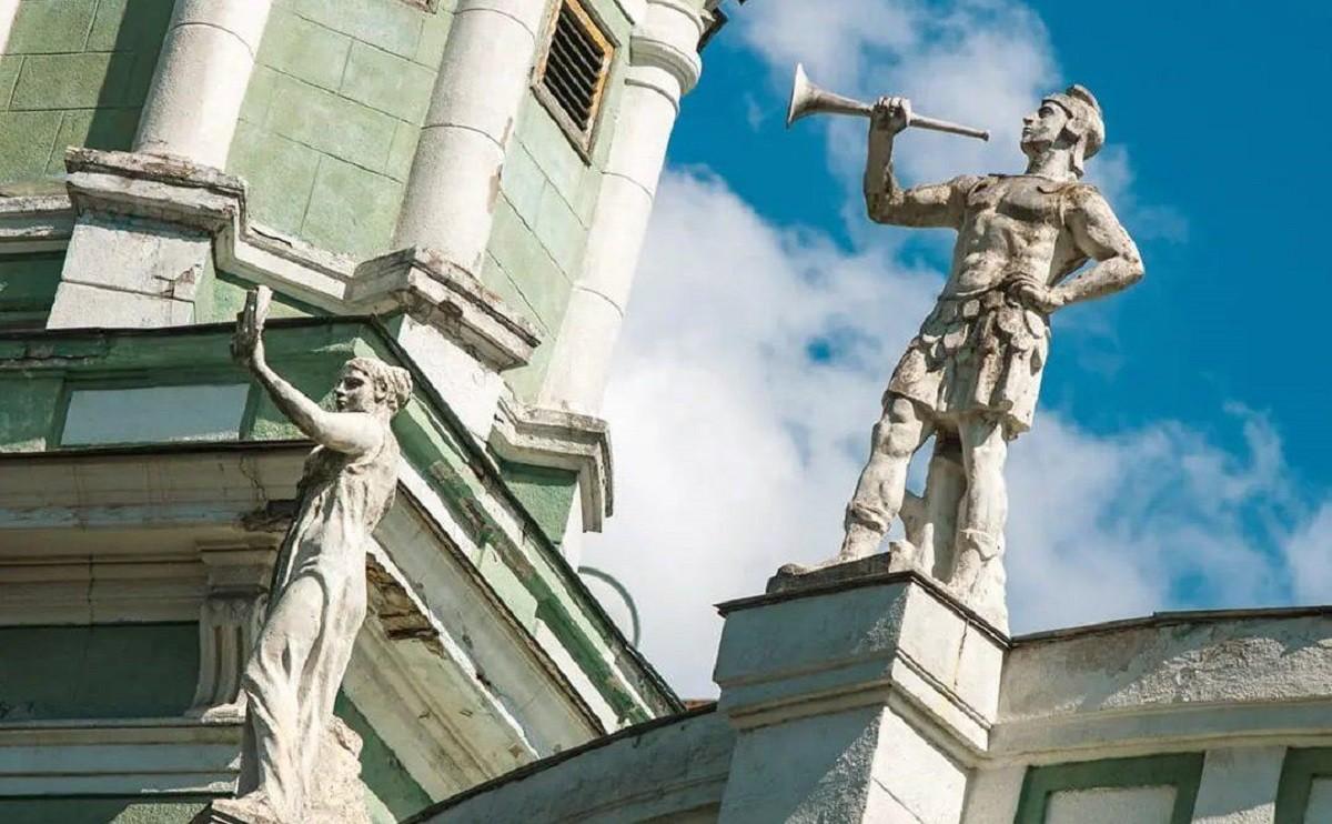У самому серці столиці є будівля з багатою історією кінного спорту