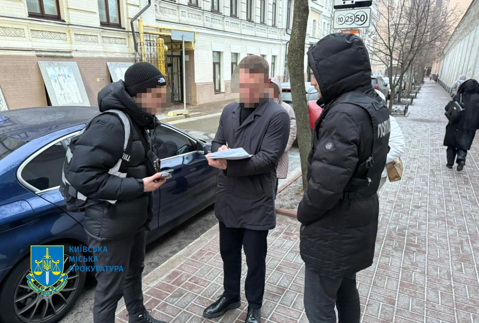 Під час ремонту столичного ліцею посадовці та підприємці привласнили 2,2 млн гривень