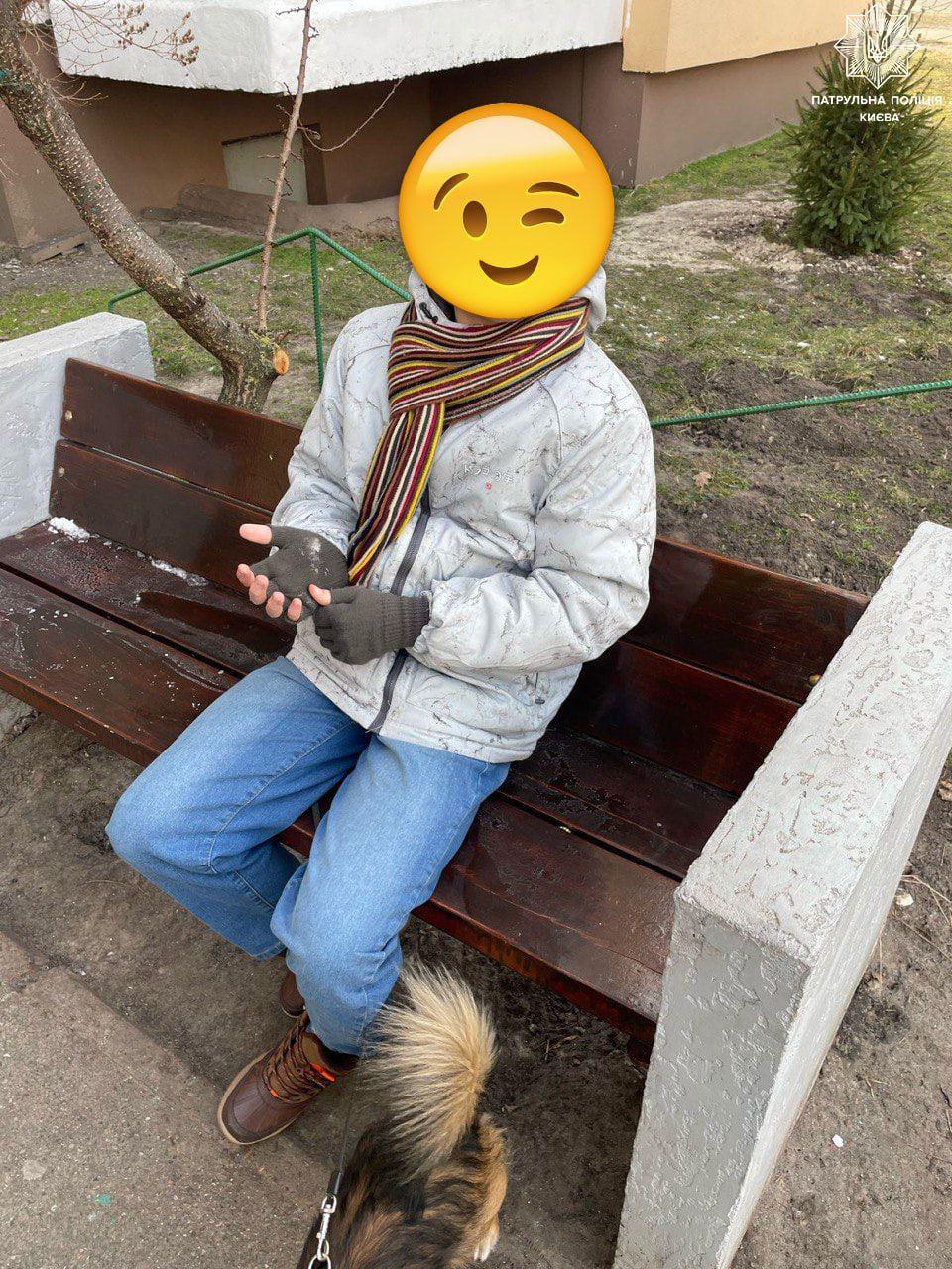 У Києві патрульні допомогли хлопчику, який загубився під час прогулянки з собакою