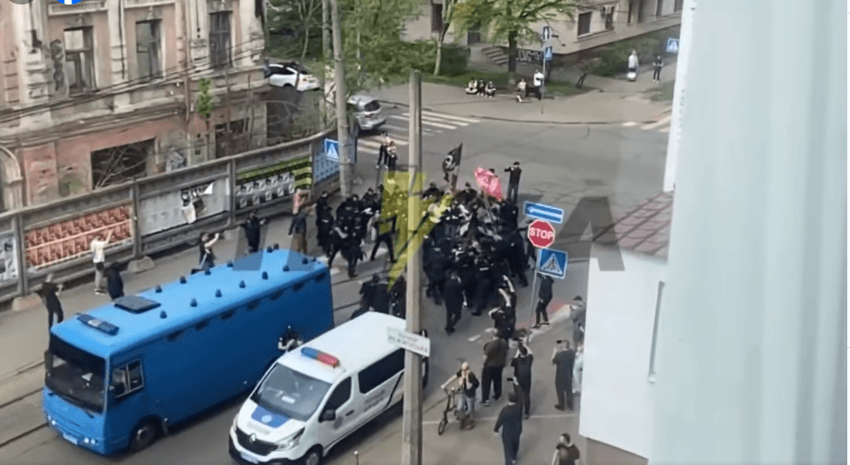 Біля кінотеатру “Жовтень” стались сутички через ЛГБТ-кінофестиваль – що відомо