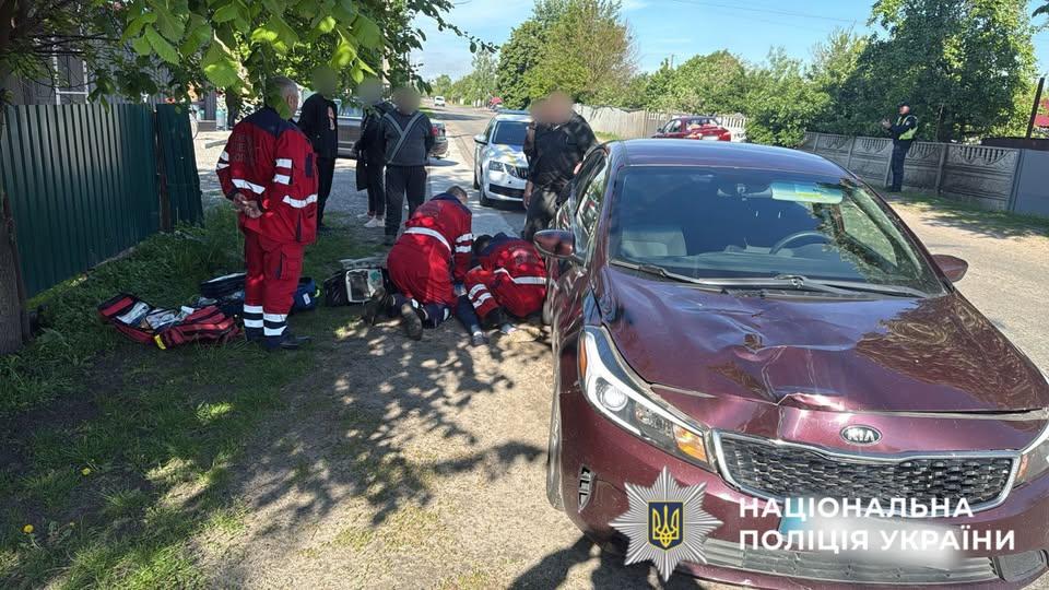 У Бориспільському районі автівка виїхала на узбіччя і вбила дитину