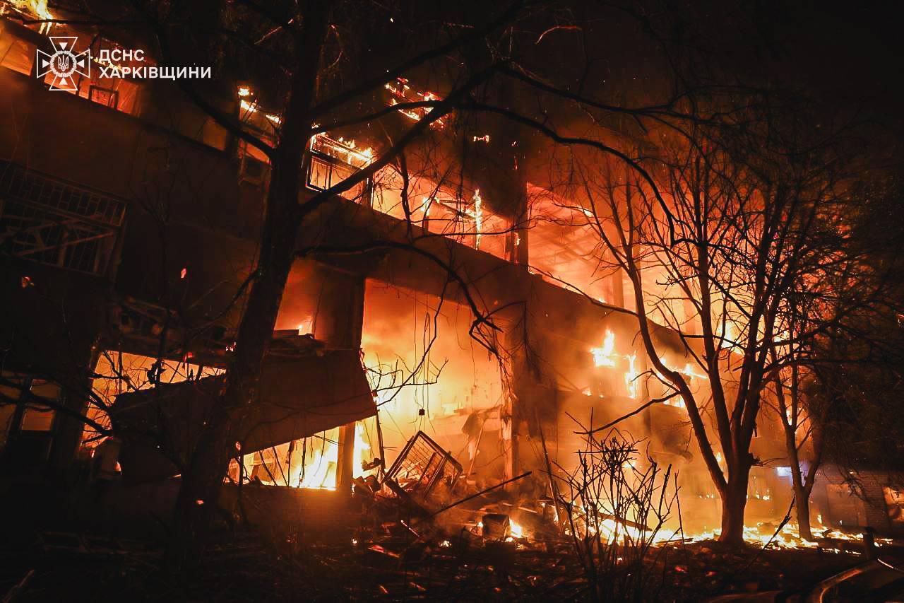 Кількість жертв нічної атаки у Харкові зростає: 11 постраждалих у лікарнях, троє загиблих
