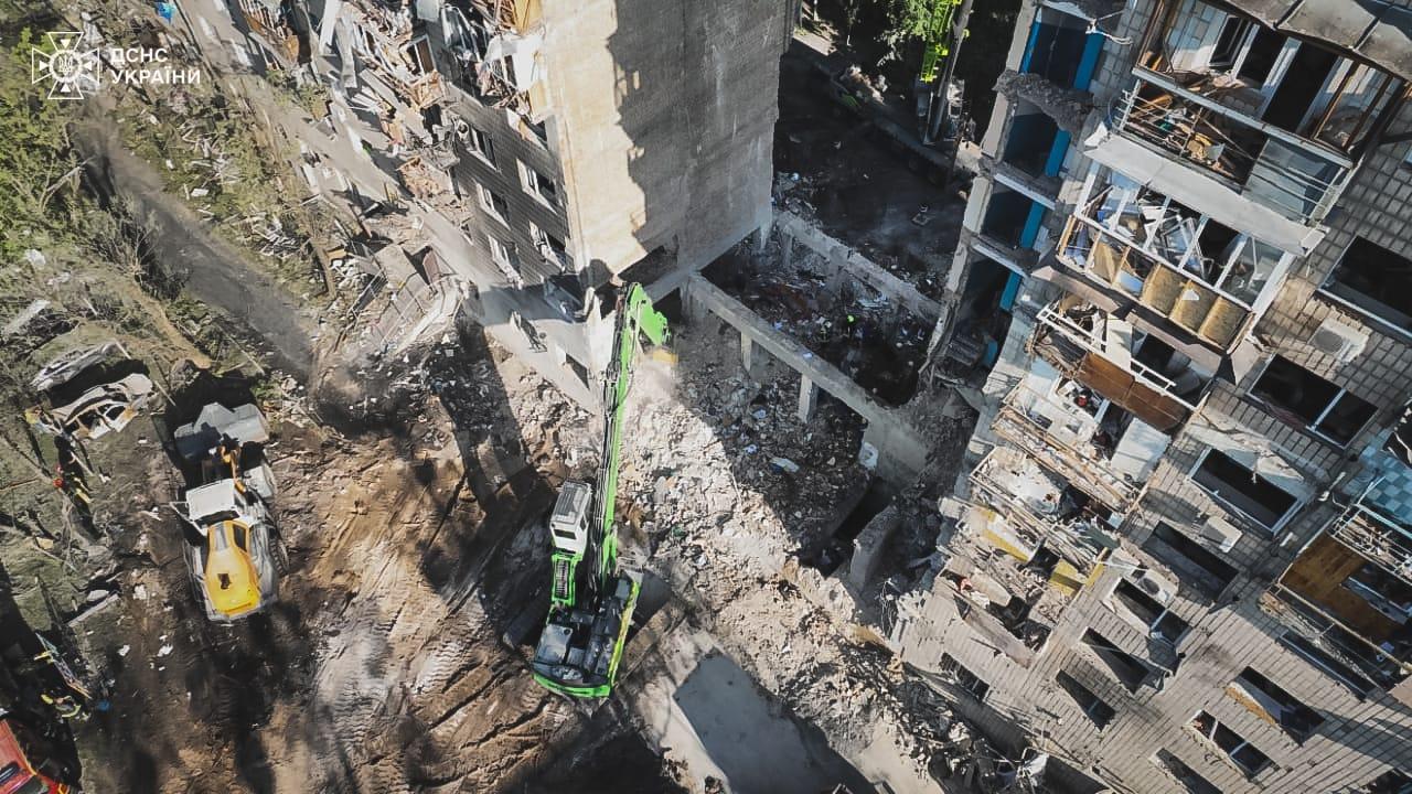 Зростає кількість жертв у Києві: У Солом’янському районі під завалами знайдено ще 1 тіло, загальна кількість загиблих у столиці — 17