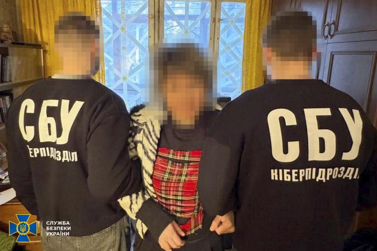 СБУ затримала агентку ГРУ рф, яка коригувала удари по Харкову та чекала на окупацію міста