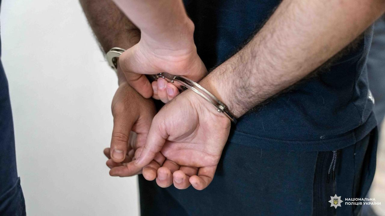 У Києві спіймали хакера, який зі спільниками атакував компанії вірусами  та розшукувався ФБР