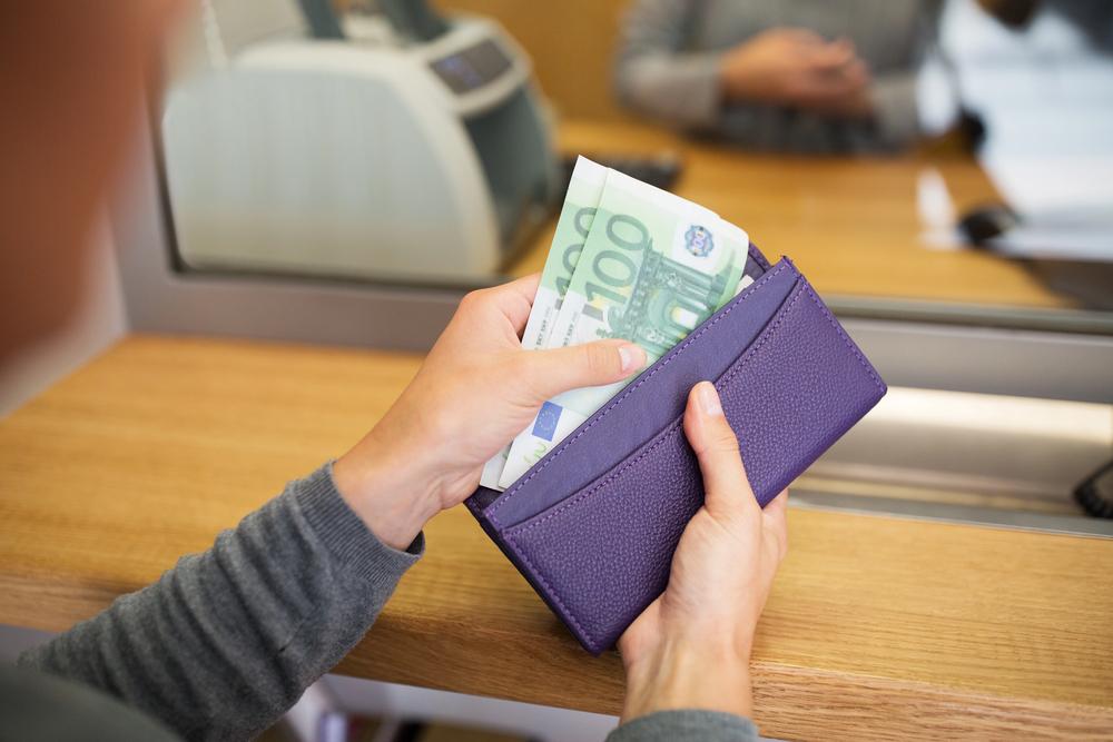 Євро продовжує падіння: де зараз вигідно обміняти валюту