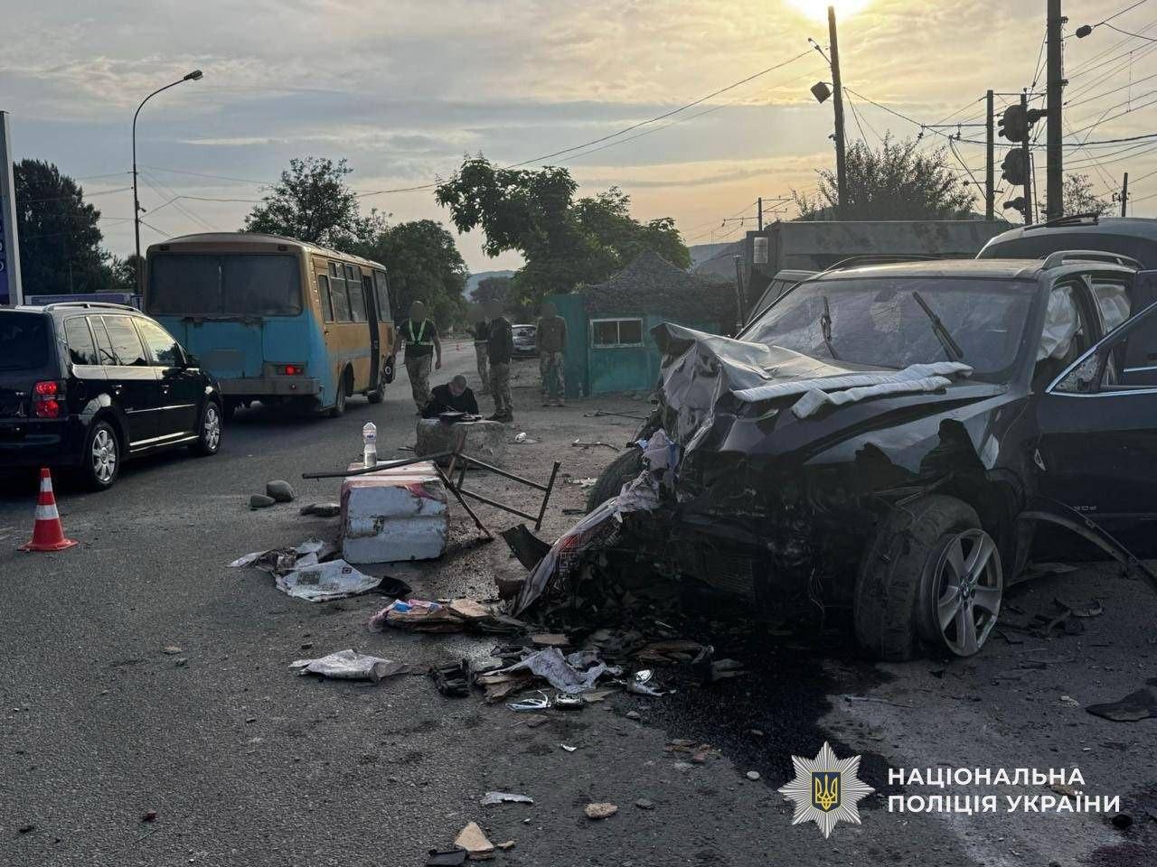 На Закарпатті нетвереза водійка BMW протаранила блокпост: загинув прикордонник