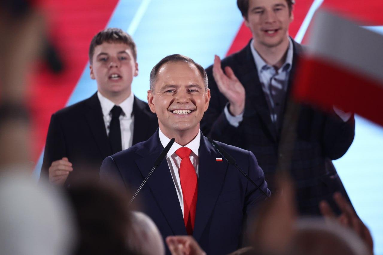 Новообраний президент Польщі закликав Зеленського розпочати масштабну ексгумацію жертв Волинської трагедії