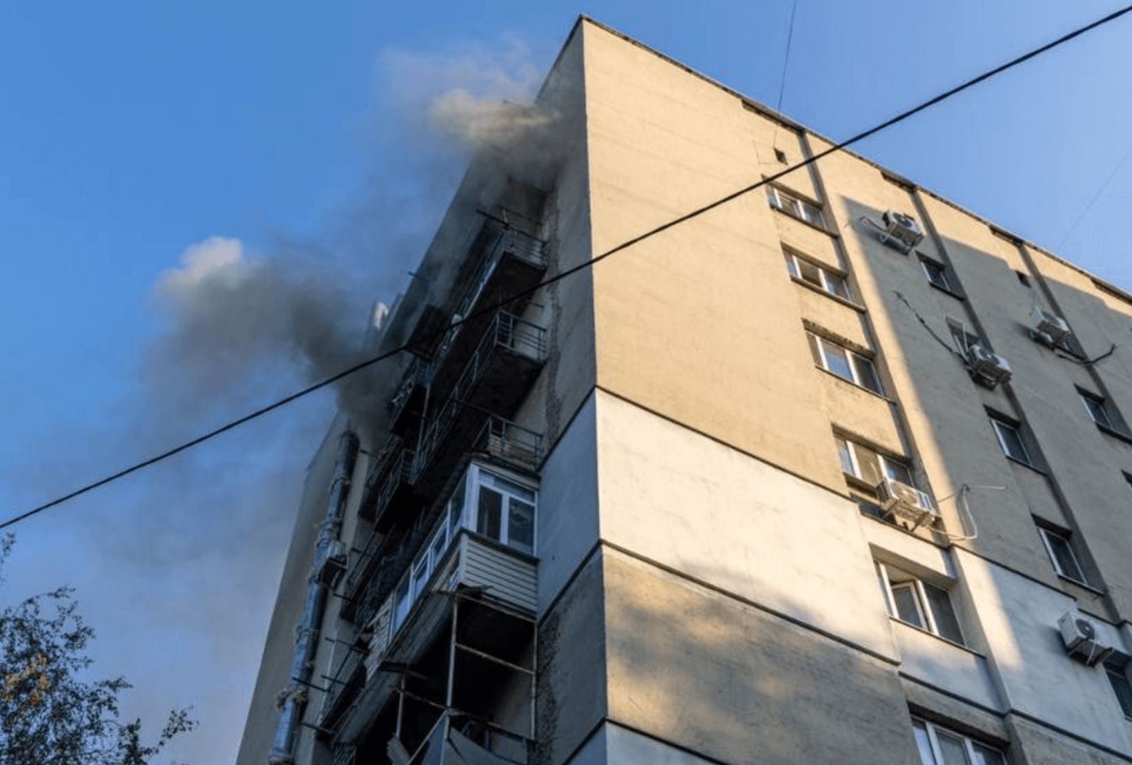 Ворог атакував житлові квартали Харкова: є десятки постраждалих