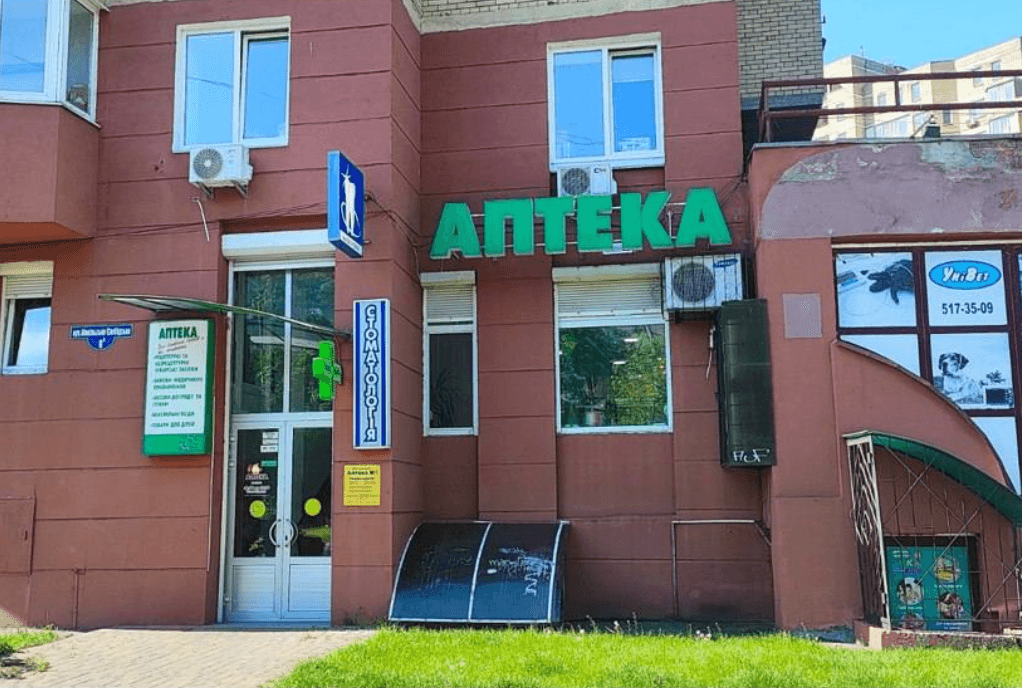 Київ звільняють від незаконної реклами: де триває демонтаж цього тижня
