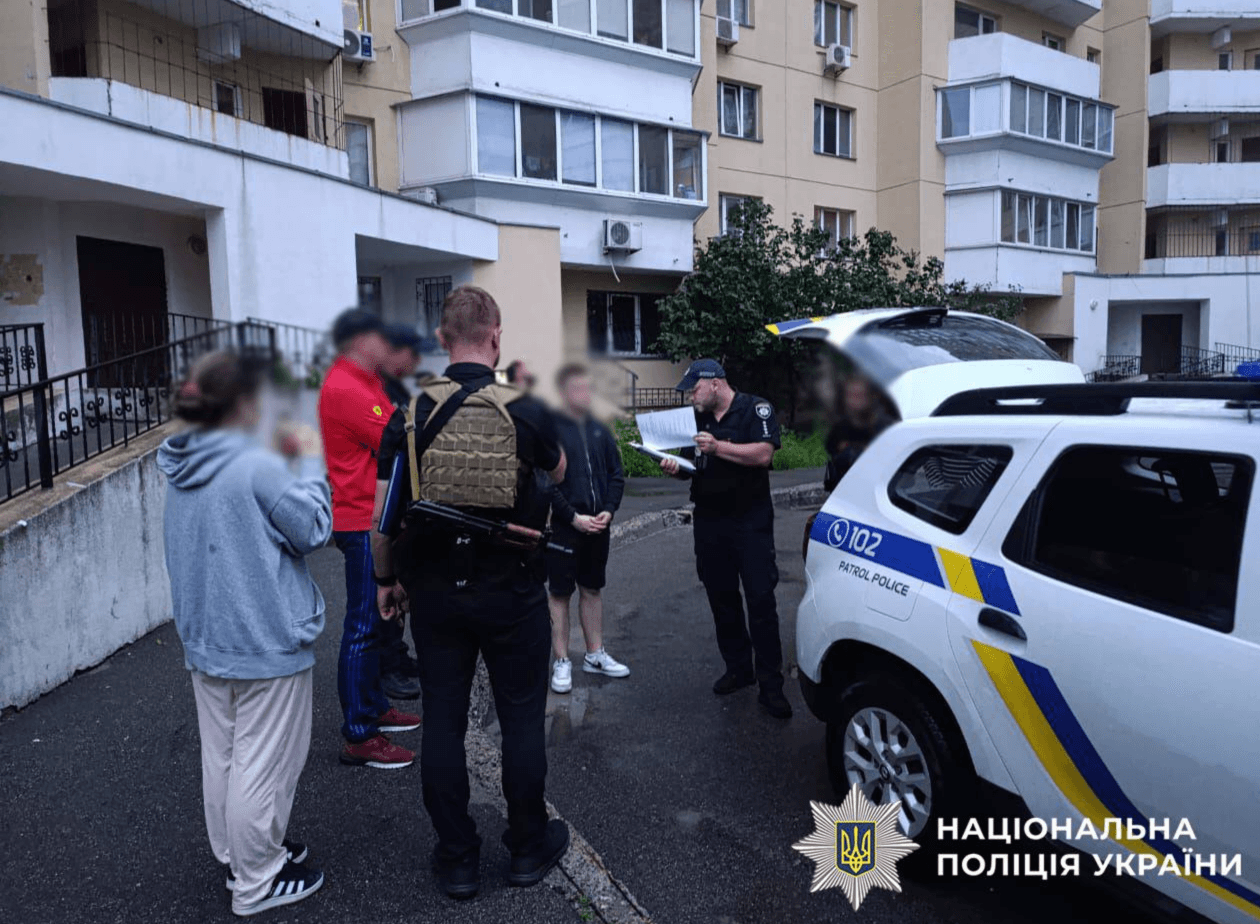 19-річний хлопець на Audi вчинив стрілянину на Троєщині: є поранений