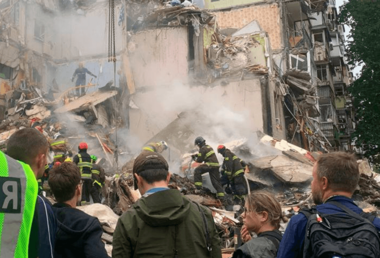 У Києві – близько 10 заяв про зниклих безвісти в зруйнованому будинку – Клименко