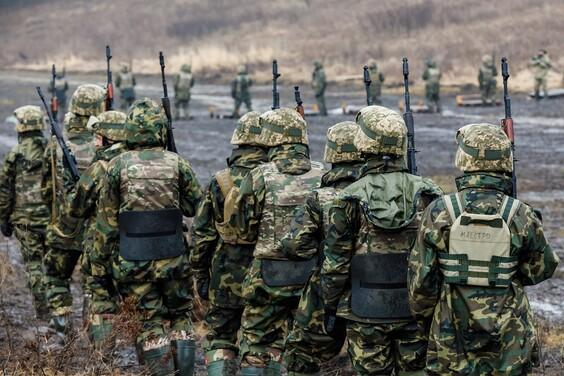 Зеленський підписав закон: 60-річні зможуть служити за контрактом