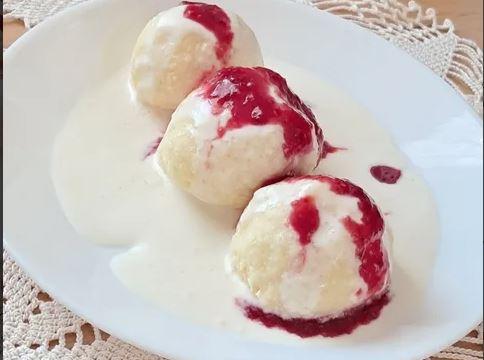 Гомбовці з сиром і солодким соусом