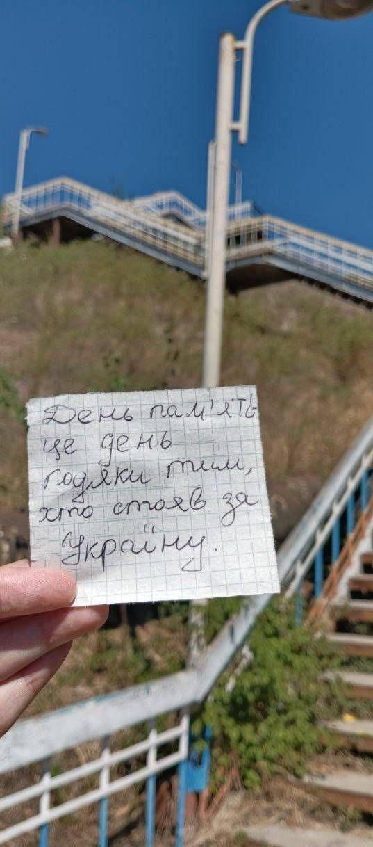 Українці в окупації вшанували загиблих захисників