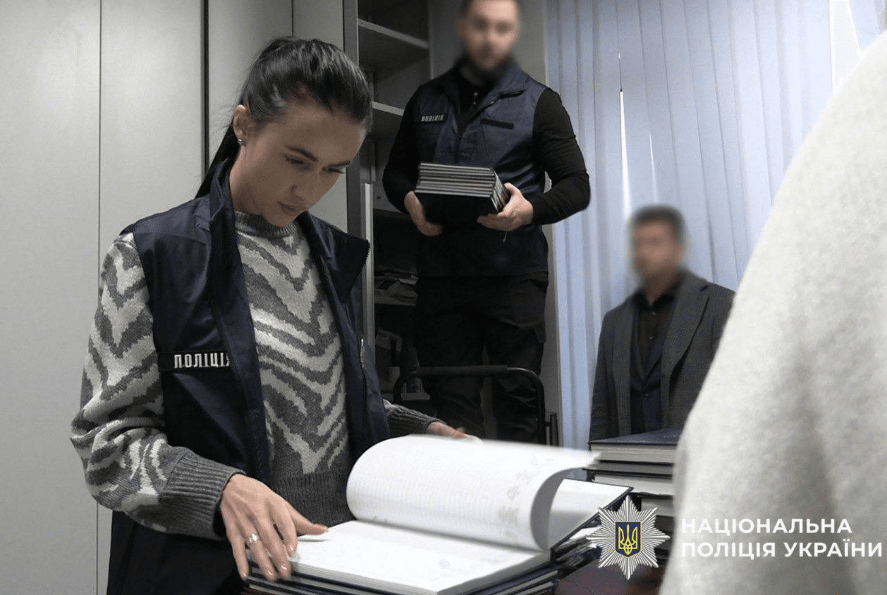 У Києві судитимуть нотаріуса, яка з-за кордону через подругу вела бізнес в Україні