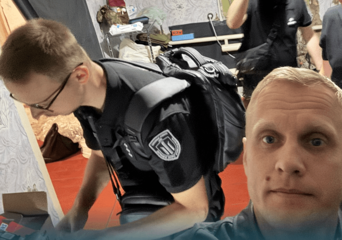 Слідчі ДБР приїхали вручити оновлену підозру антикорупціонеру Шабуніну