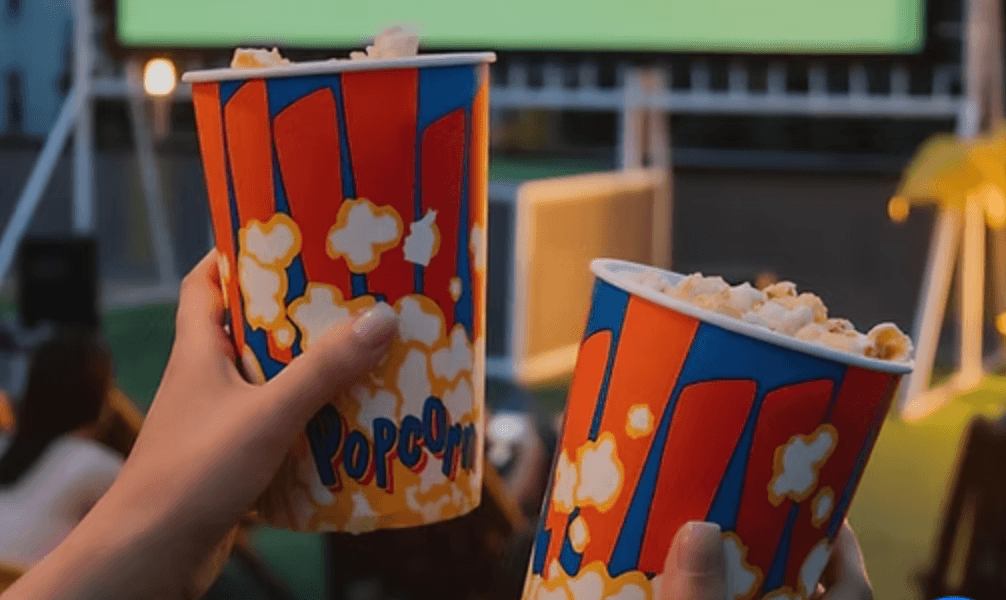 Які фільми покажуть просто неба на Поштовій цього вікенду