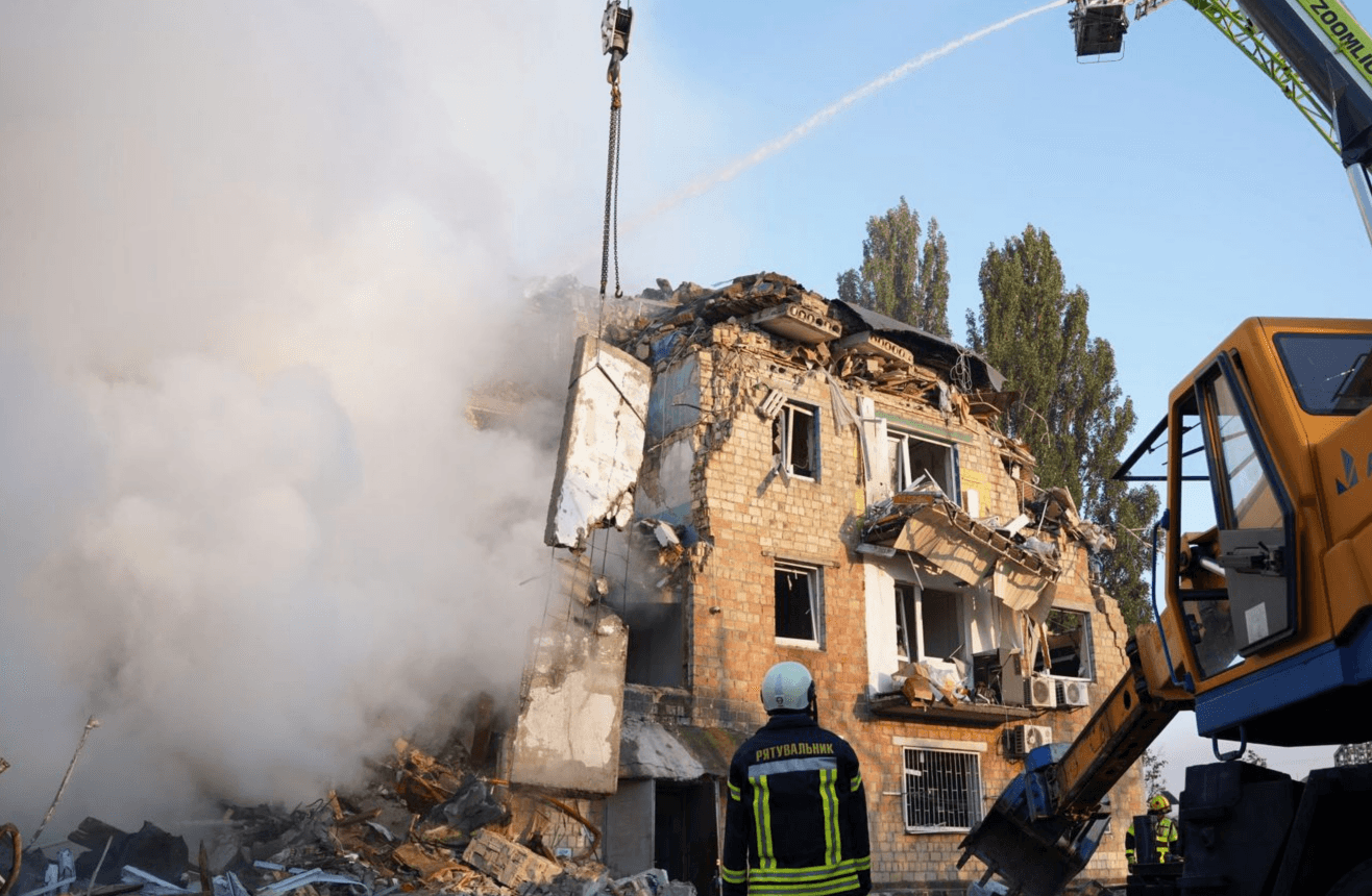 Киян просять зачинити вікна і обмежити перебування на вулиці