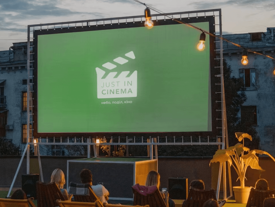 Які фільми покажуть просто неба на Подолі цього вікенду 