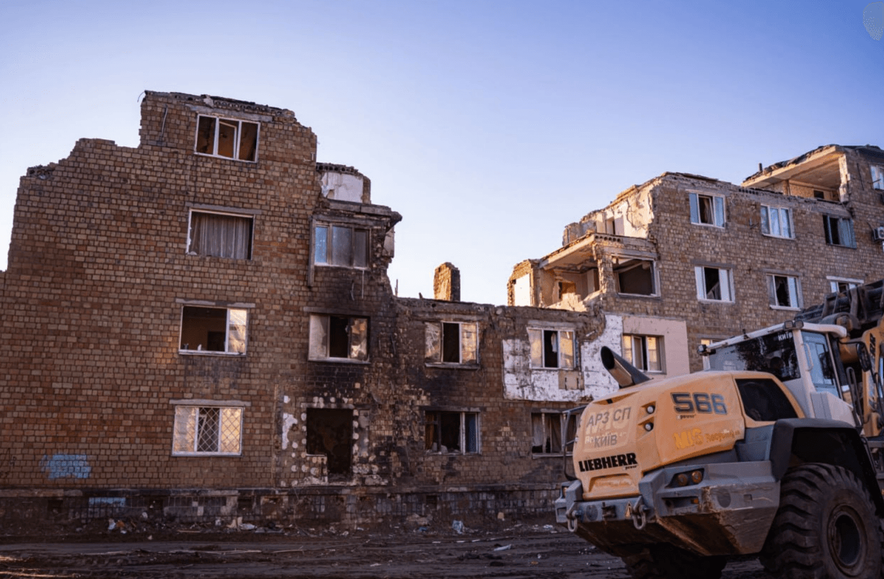 У зруйнованому росіянами будинку у Дарницькому районі завершили рятувальні роботи