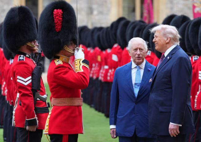 Великобританія зустрічає подружжя Трампів з королівською помпою