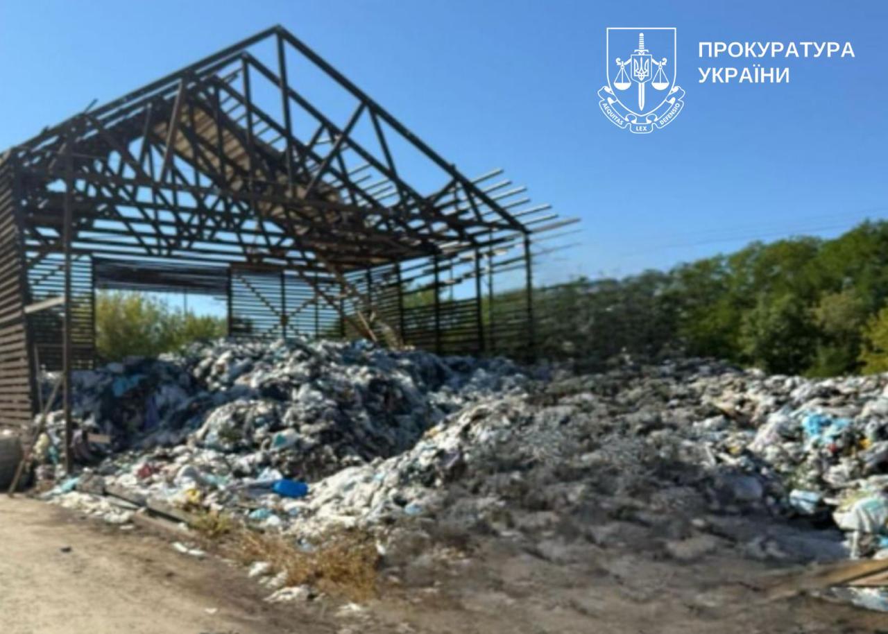 Екоцид у Голосієві: підприємець влаштував незаконне сміттєзвалище на комунальній землі