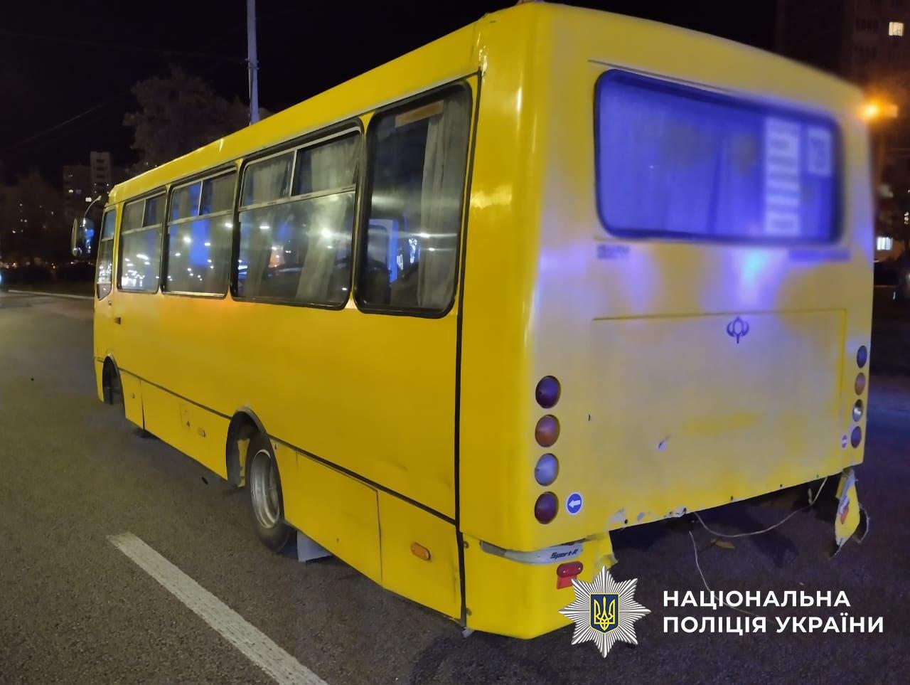 П’яний водій на Mercedes врізався у маршрутку та травмував пасажирку