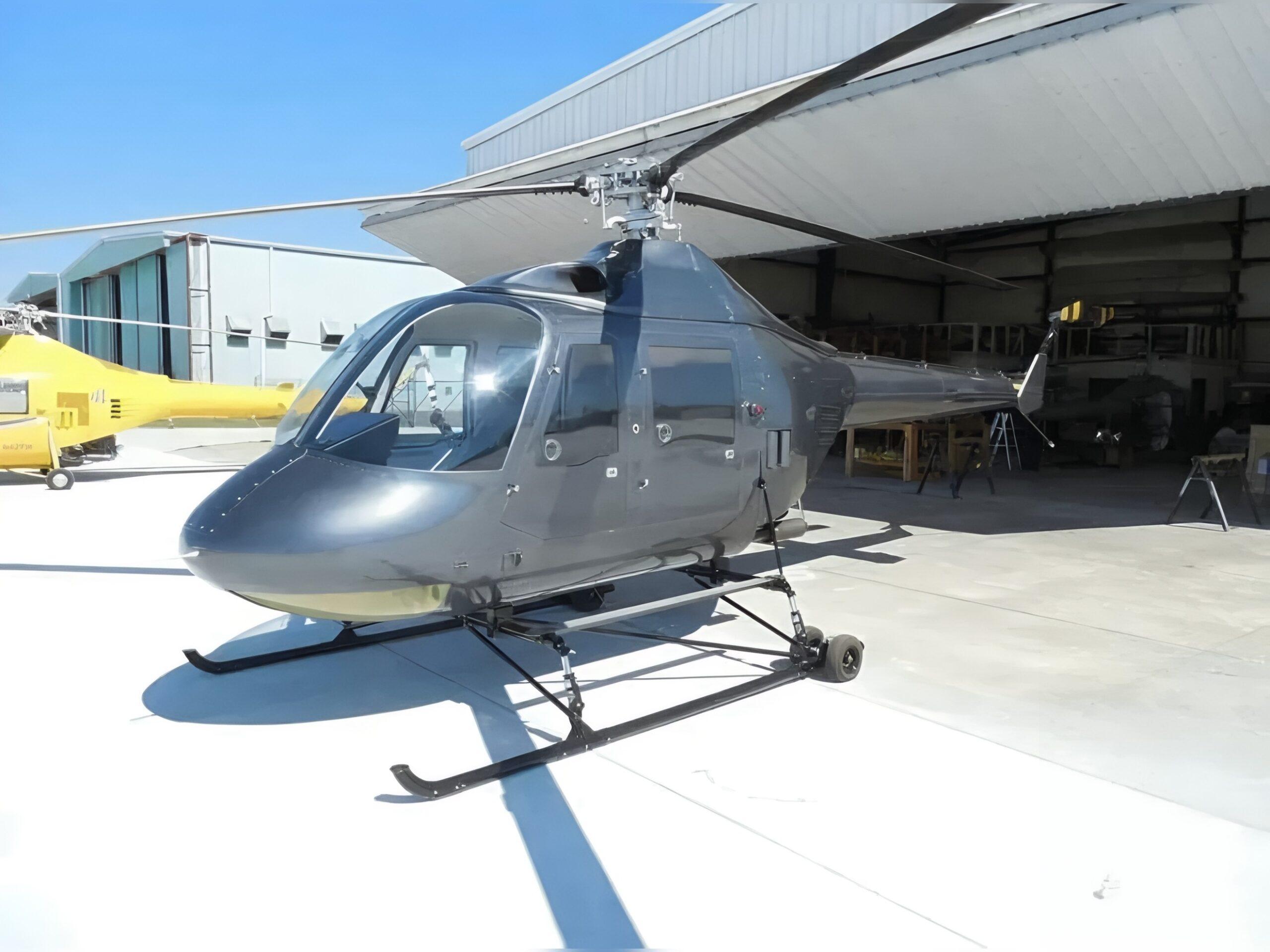 На Київщині продають гелікоптер разом із будинком