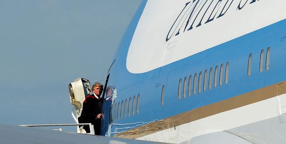 Літак Трампа ледь не зіткнувся з пасажирським рейсом над Нью-Йорком