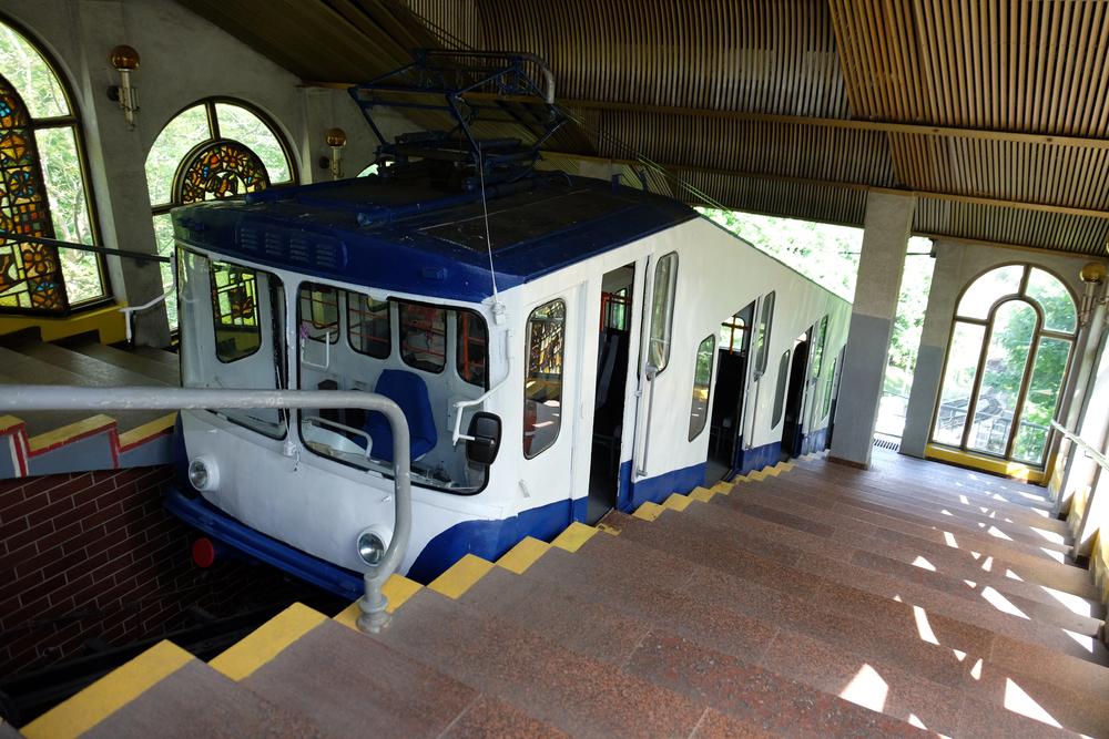 Через обстріл спостерігаються перебої з оплатою проїзду у швидкісному трамваї та фунікулері