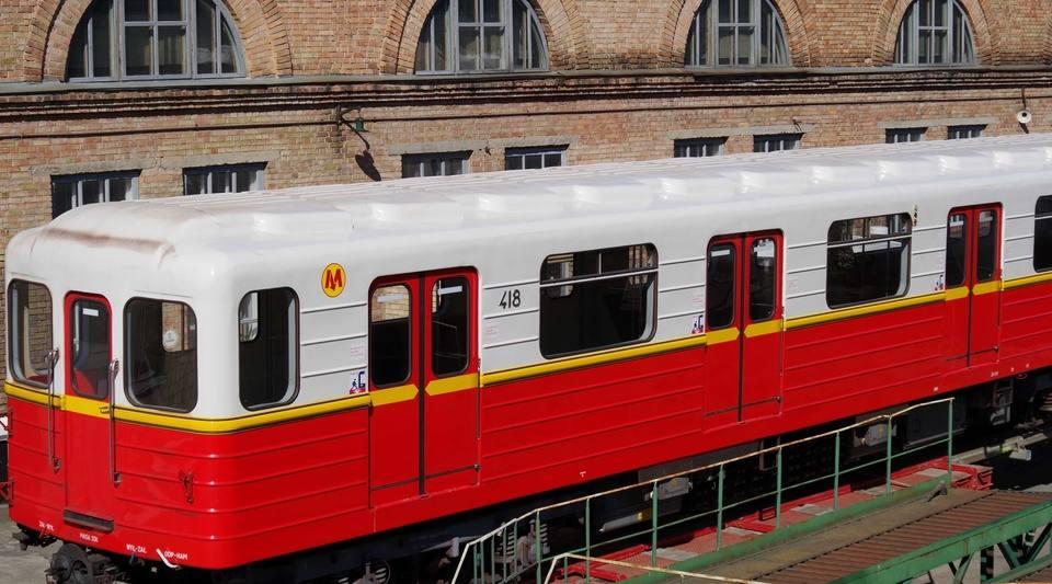У Держаудитслужбі нагадали про переплату Києвом доставки подарованих Варшавою вагонів метро
