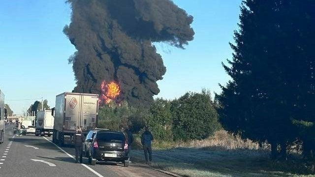 Масштабна аварія у Смоленській області рф: 18 вагонів із бензином зійшли з рейок і горять