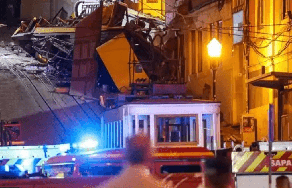 15 людей загинули внаслідок сходу з рейок відомого фунікулера «Глорія» в Лісабоні