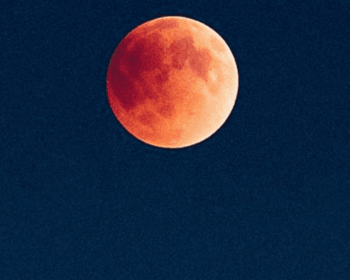 У небі над Києвом – «Кривавий Місяць» та затемнення