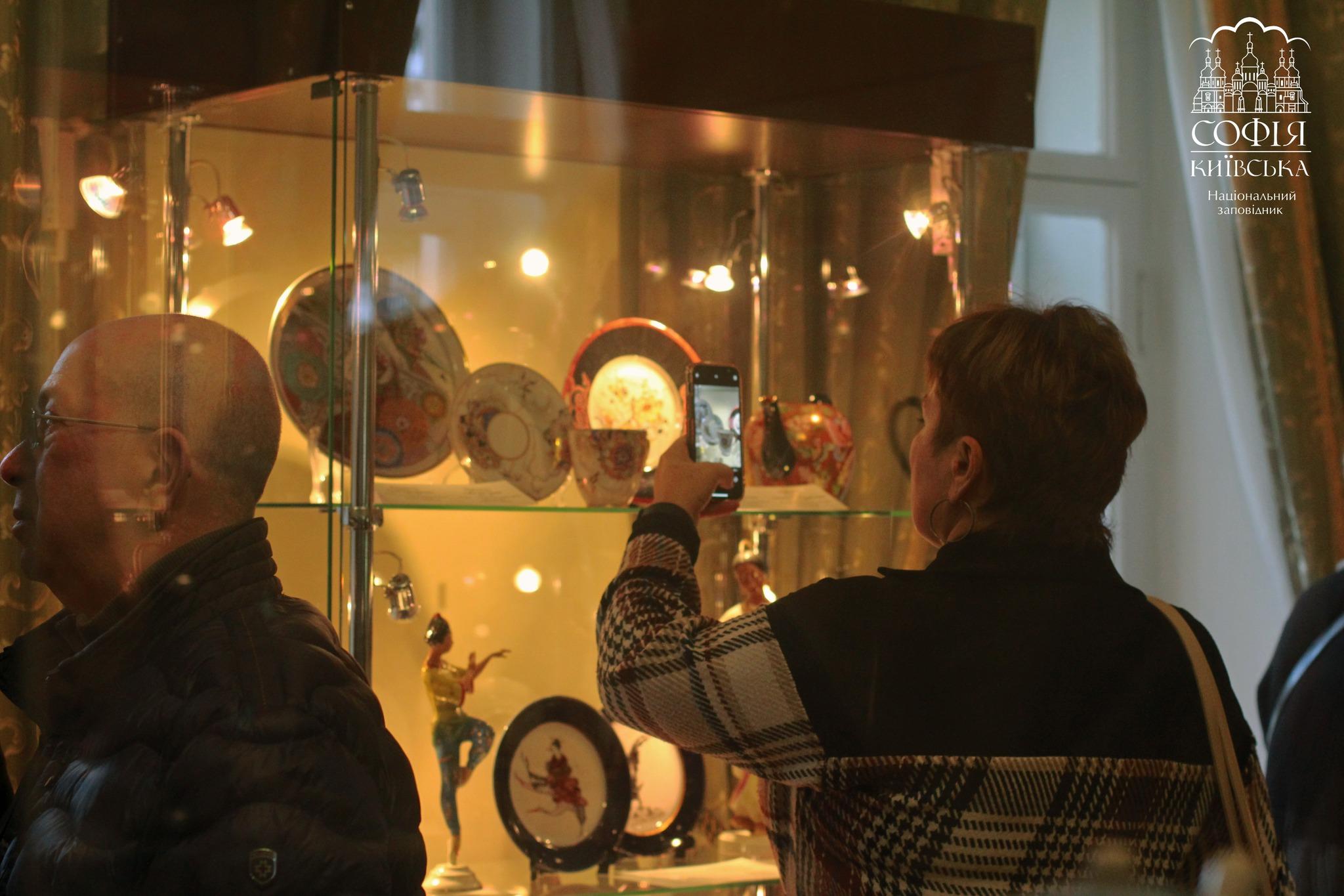 У Києві відкрилась виставка порцеляни найстарішого в Україні заводу