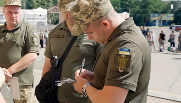 ТЦК роздають “листи щастя”: за рік 47 тисяч штрафів не сплачені