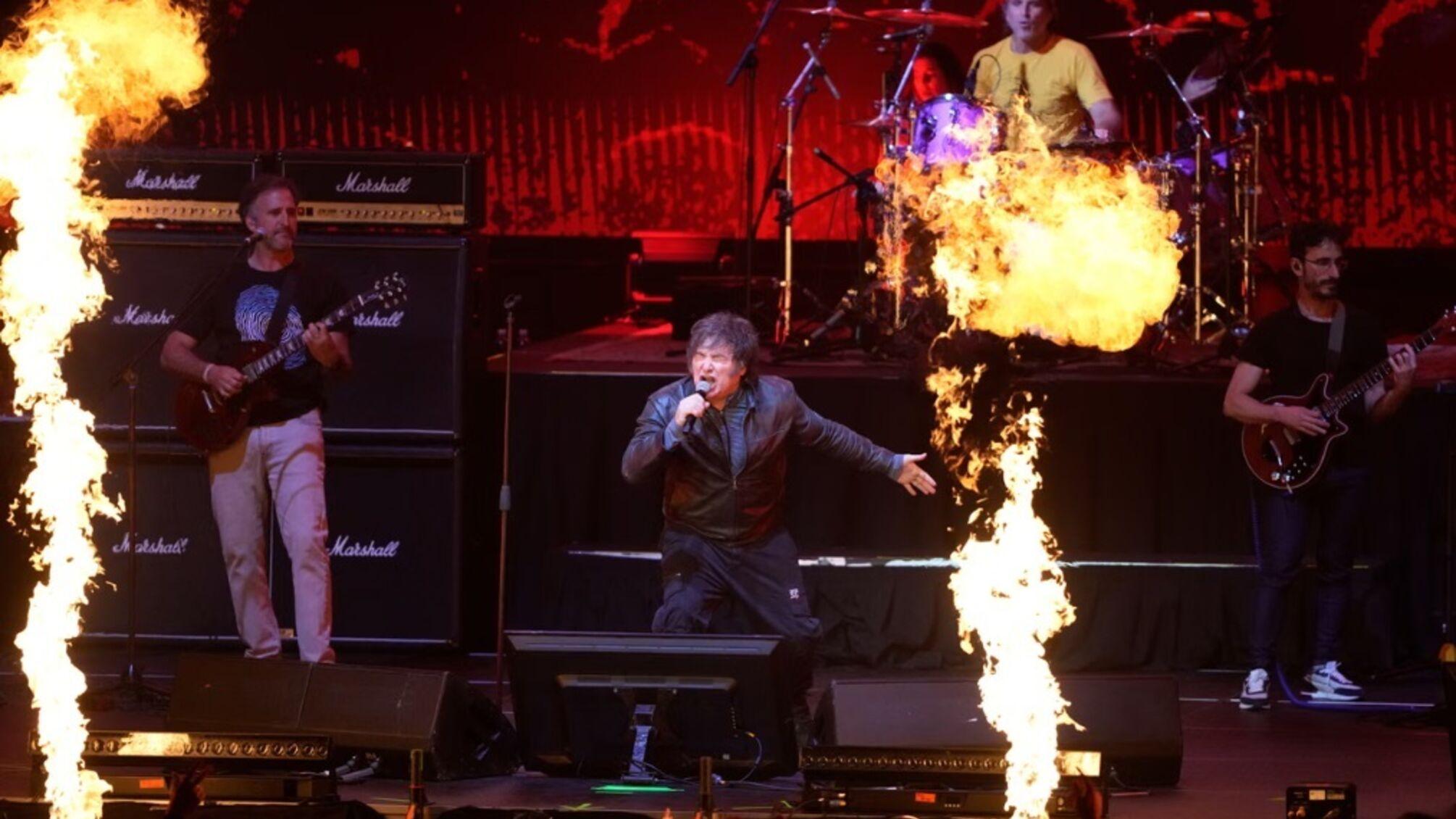 Неформальна кампанія: Президент Аргентини Хав’єр Мілей влаштував рок-концерт на презентації книги