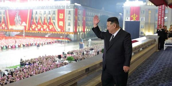 Кім Чен Ин провів великий військовий парад: Північна Корея продемонструвала новітню ядерну ракету