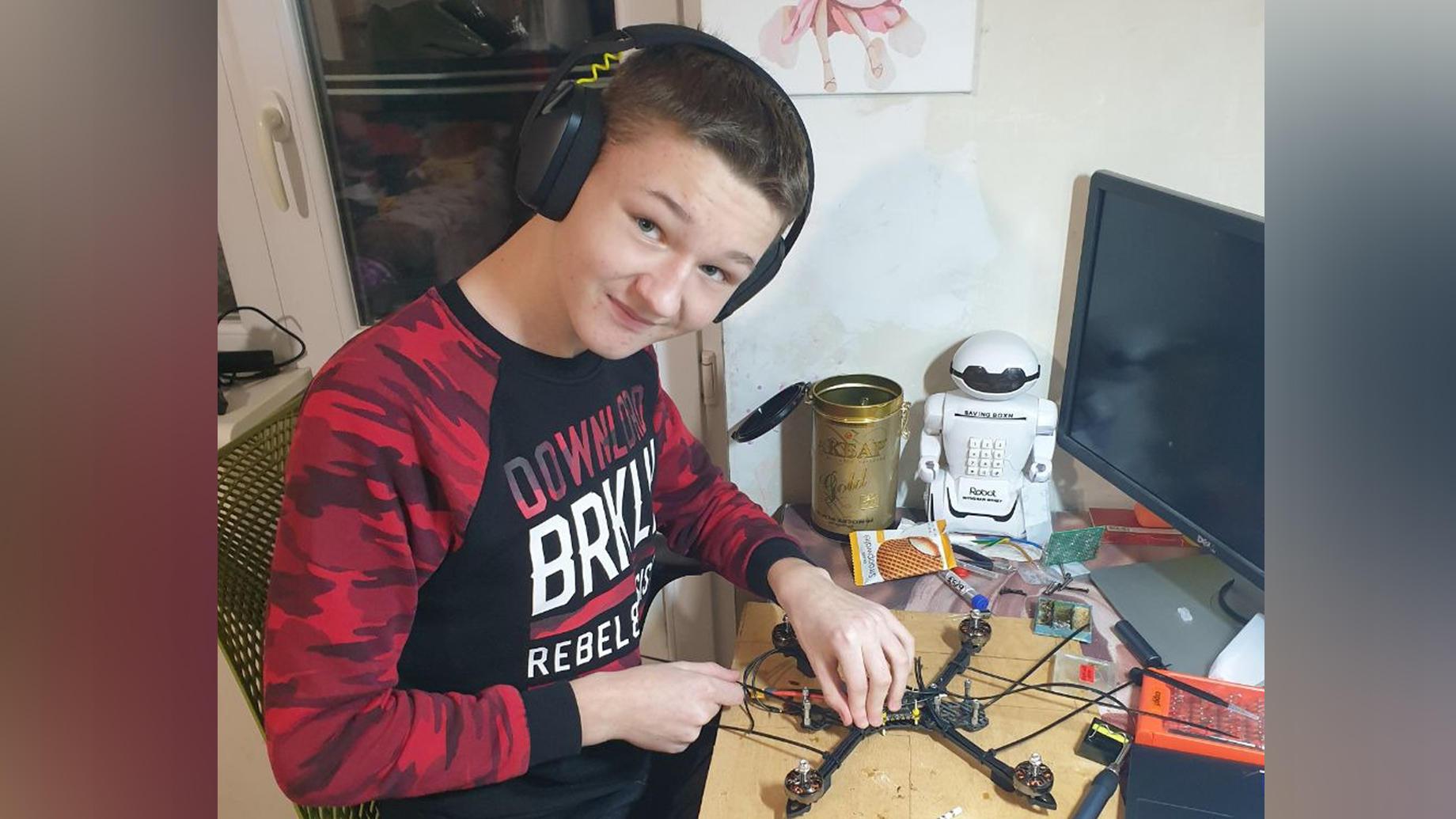 Київський підліток придумав систему для збиття FPV, а у 13 років зібрав дрон