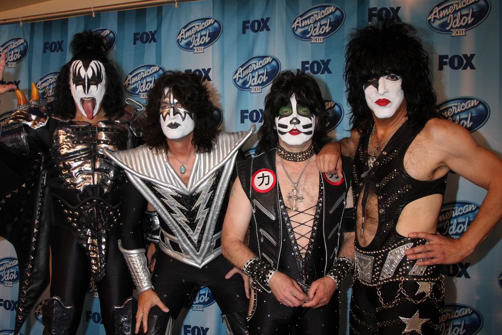 Пішов з життя співзасновник і гітарист легендарної групи Kiss