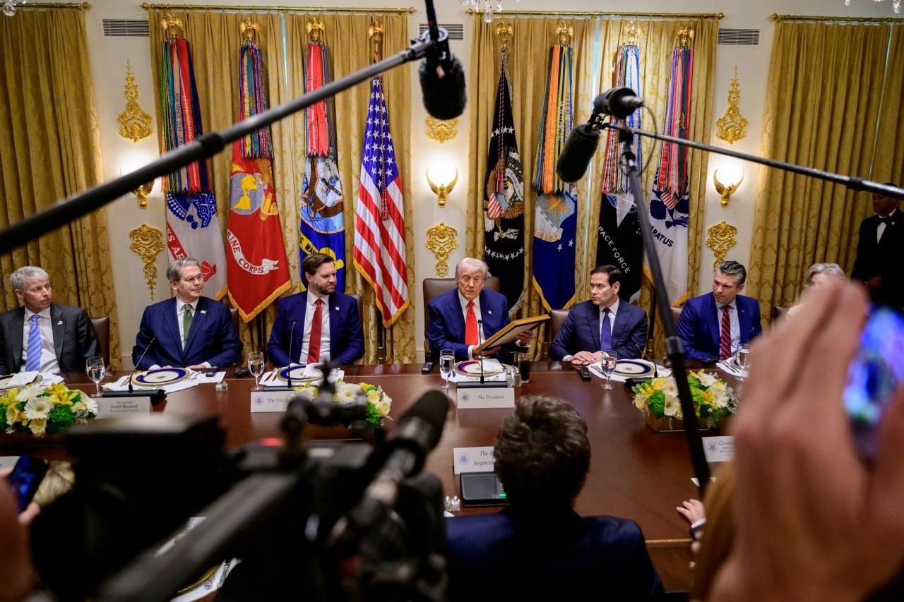 Президент Аргентини номінував Дональда Трампа на Нобелівську премію миру