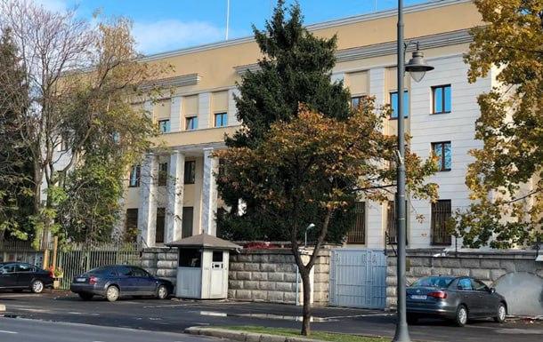 У Румунії чоловік намагався протаранити ворота російського посольства