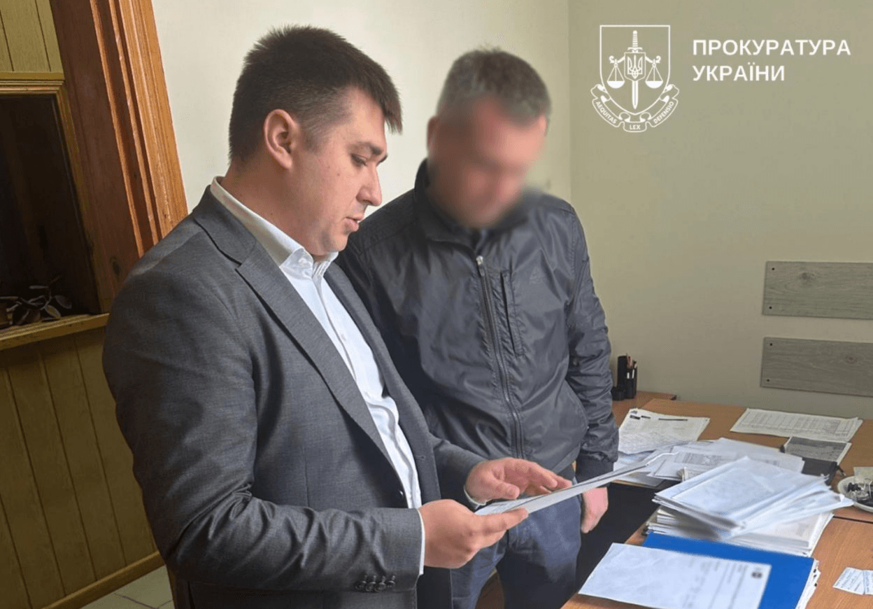 Посадовець привласнив майже 2 млн грн, виділених на закупівлю запчастин для машин швидкої