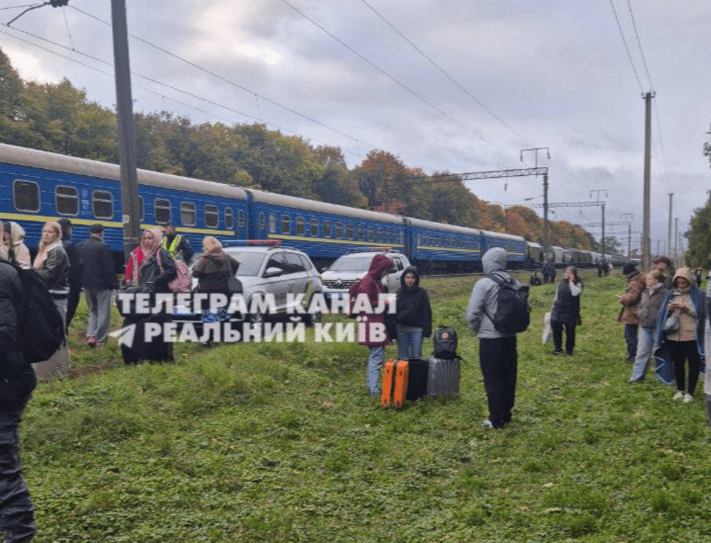 Потяг «Будапешт–Київ» екстрено зупинили через «замінування»