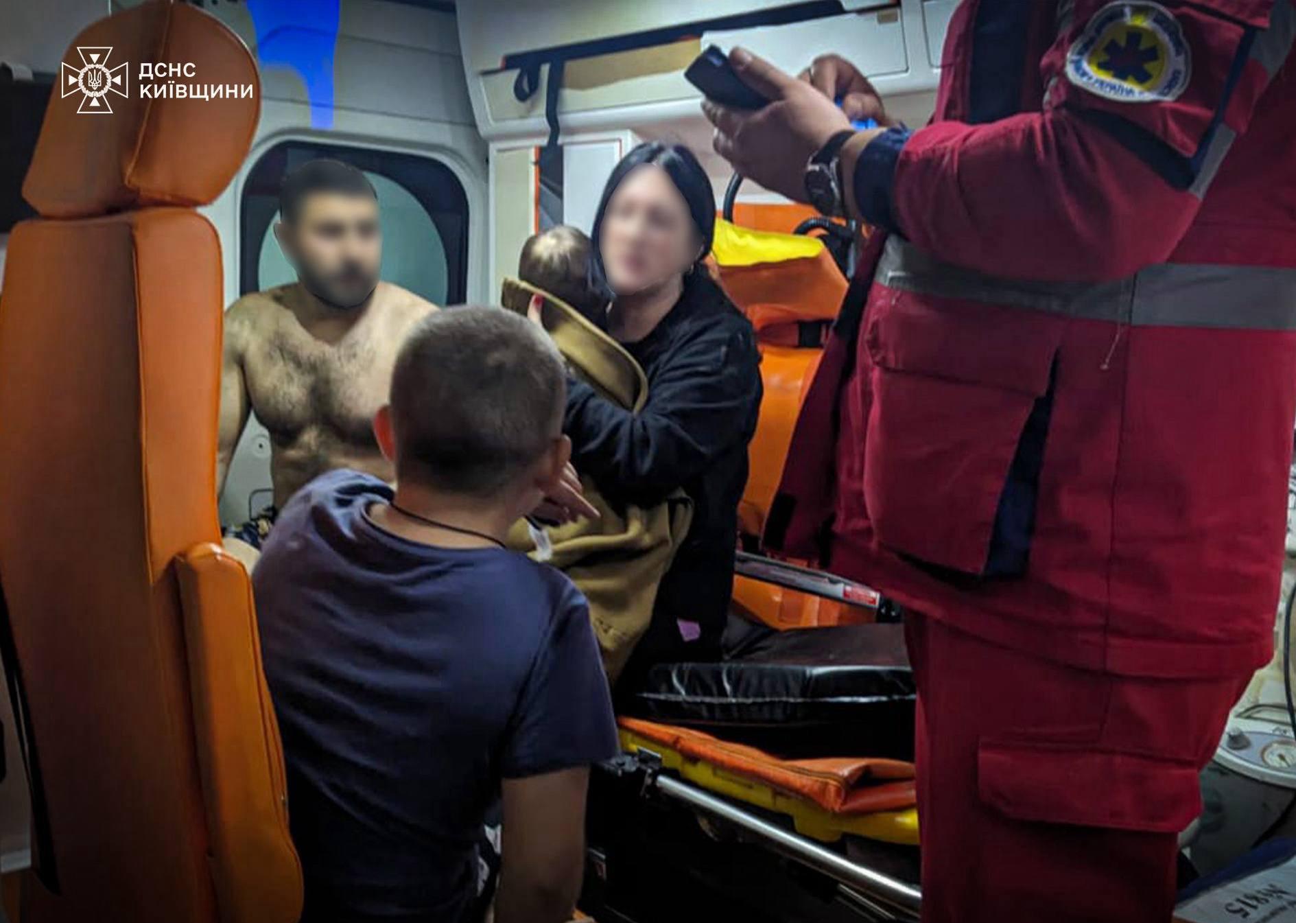 Родина з дітьми ледь не загинула через вибух зарядного пристрою на Київщині